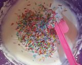 Foto langkah ke 4 dari resep Bolu Kukus Mekar Meses Rainbow No Mixer 1 Telur.
