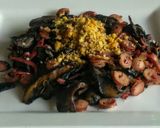 Foto del paso 4 de la receta: Setas, salchicha frankfurt, chorizo español y nueces al ajillo!