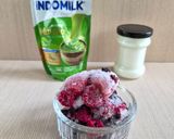 Foto langkah ke 1 dari resep Mixed Berries Lassi Matcha.