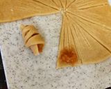 A picture of step 4 of Apple stuffed roll.