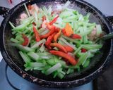Foto langkah ke 3 dari resep Tumis Sayur Labu Siam Udang.