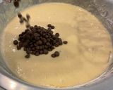 Φωτογραφία βήματος 4 της συνταγής Cupcakes βανίλιας με σταγόνες σοκολάτας γάλακτος