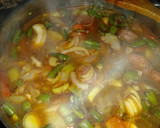 Foto del paso 6 de la receta: Canutos (Habas en su vaina) con chorizo