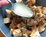 Foto del paso 1 de la receta: Tofu macerado y cocinado en freidora de aire 🌬️ con brócoli 🥦