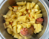 Foto del paso 3 de la receta: Patatas a la riojana (o sea con chorizo)