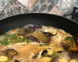 চিকেন স্যুপ উইথ নুডল্স এন্ড মিক্সড ভেজিস( chicken soup with noodles and mix veggies recipe in Bengal রেসিপির ধাপ 5 ছবি