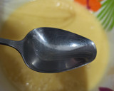 Foto del paso 3 de la receta: Bizcocho jugoso y esponjoso de azafrán 🥧