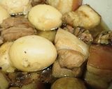 Hình bước làm 2 của món Thịt kho trứng sốt tiêu