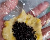 Foto langkah ke 3 dari resep Bola Pisang Coklat Lumer.