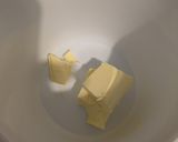 A picture of step 5 of White chocolate and lemon Jelly cat cake 🍰.
