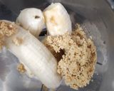 A picture of step 2 of Granola banana cake.