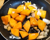 Foto del paso 6 de la receta: Pollo con salsa de calabaza