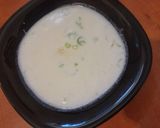 Gluténmentes sajtkrémleves újhagymával recept fázis 4 fotója