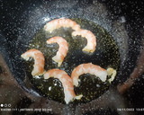 Foto del paso 4 de la receta: Sepia en salsa verde con Surimi