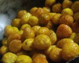 A picture of step 2 of Dum Aloo.
