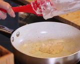Foto langkah ke 4 dari resep Soto Ayam Favorit Anak dan Keluarga: Rebus Ayam CUKUP 2 MENIT SAJA!.