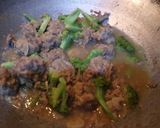 Foto langkah ke 5 dari resep Tumis Bola daging & Brokoli.