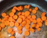 Foto del passaggio 2 della ricetta Zuppa di cavolfiore, porri e carote