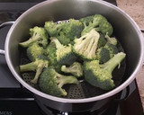 Foto del paso 1 de la receta: Ensalada de brócoli con cúrcuma