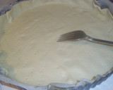 Foto del paso 5 de la receta: Coca de masa brisa con tomate, pimiento y atún