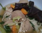 Foto langkah ke 5 dari resep Sup Bakso Enoki.