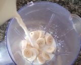 बनाना शेक (Banana Shake Recipe In Hindi) रेसिपी चरण 3 फोटो