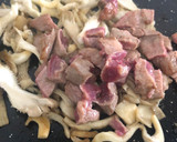 Foto del paso 3 de la receta: Arroz con presa ibérica y boletus