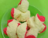 Foto langkah ke 7 dari resep Bolu kukus merah putih.