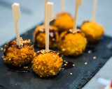 Foto del paso 3 de la receta: Bolitas de pollo frito con panko y mayonesa de soja