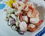 รูปขั้นตอนการทำที่ 1 ของ ยำ​ กุ้งกั้งปู