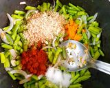 गवारीची भाजी (Gavarichi Bhaji Recipe In Marathi) रेसिपी स्टेप 2 फोटो 