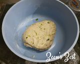 A picture of step 1 of Leek Rotis.