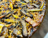 Foto del paso 7 de la receta: Arroz con costillas, panceta y ajos tiernos 🌞