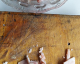 Foto del paso 2 de la receta: Ensalada de espinacas con tocino estilo Ale's