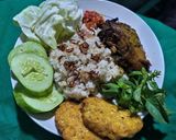 Foto langkah ke 5 dari resep Nasi Liwet Teri Medan Rice Cooker Rasa Juara Khas Sunda.