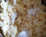 Foto langkah ke 2 dari resep Bawang Putih Goreng Renyah.