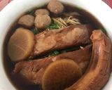 รูปขั้นตอนการทำที่ 3 ของ ก๋วยเตี๋ยวซี่โครงหมูตุ๋น