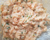 Foto del paso 3 de la receta: Albóndigas de salmón con salmorejo de pepino