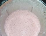 A picture of step 1 of Strawberry lassi.