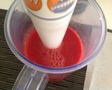 Foto del passaggio 2 della ricetta Gazpacho ai frutti rossi con salmone affumicato