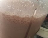 A picture of step 3 of KitKat Shake.