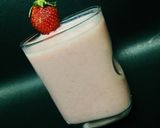 A picture of step 17 of Caramelized Strawberry Milkshake.