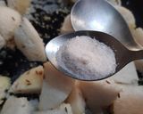 A picture of step 3 of Quick idli fry.