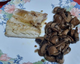 Foto del paso 5 de la receta: Dorada al limón con portobellos al ajillo