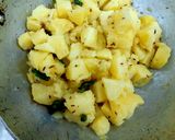 उपवासाची बटाट्याची भाजी आणि साबुदाण्याची टिक्की (batatyachi and sabudana tikki recipe in marathi) रेसिपी स्टेप 2 फोटो