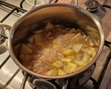Cukkínis burgonyakrémleves sonkachipsszel recept fázis 2 fotója