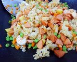 Hình bước làm 6 của món Cơm chiên trái thơm