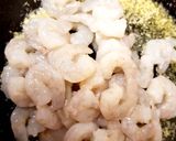 A picture of step 1 of My Garlic prawns on Salad. 😀.