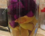 Foto langkah ke 2 dari resep Jus Buah Naga mix Mangga.