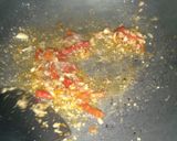 รูปขั้นตอนการทำที่ 2 ของ ผัดกะเพราไก่หนังกรอบใส่ปูอัด